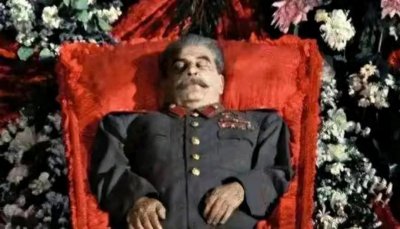​揭秘斯大林之死：在最后时刻尿裤子4小时，亲密战友却视而不见！
