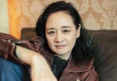​“袁紫衣”成了女画家，中戏5美之一，男友坠楼投资失败历经坎坷