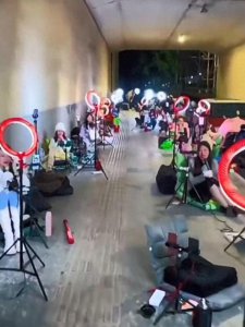 ​网红热潮：不努力工作人人都想当网红的背后