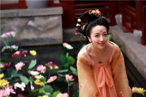 众女星穿“齐胸襦裙”谁才是最美？李小璐的网红脸竟也不违和！