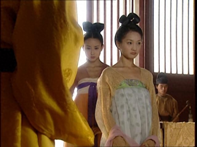 众女星穿“齐胸襦裙”谁才是最美？李小璐的网红脸竟也不违和！