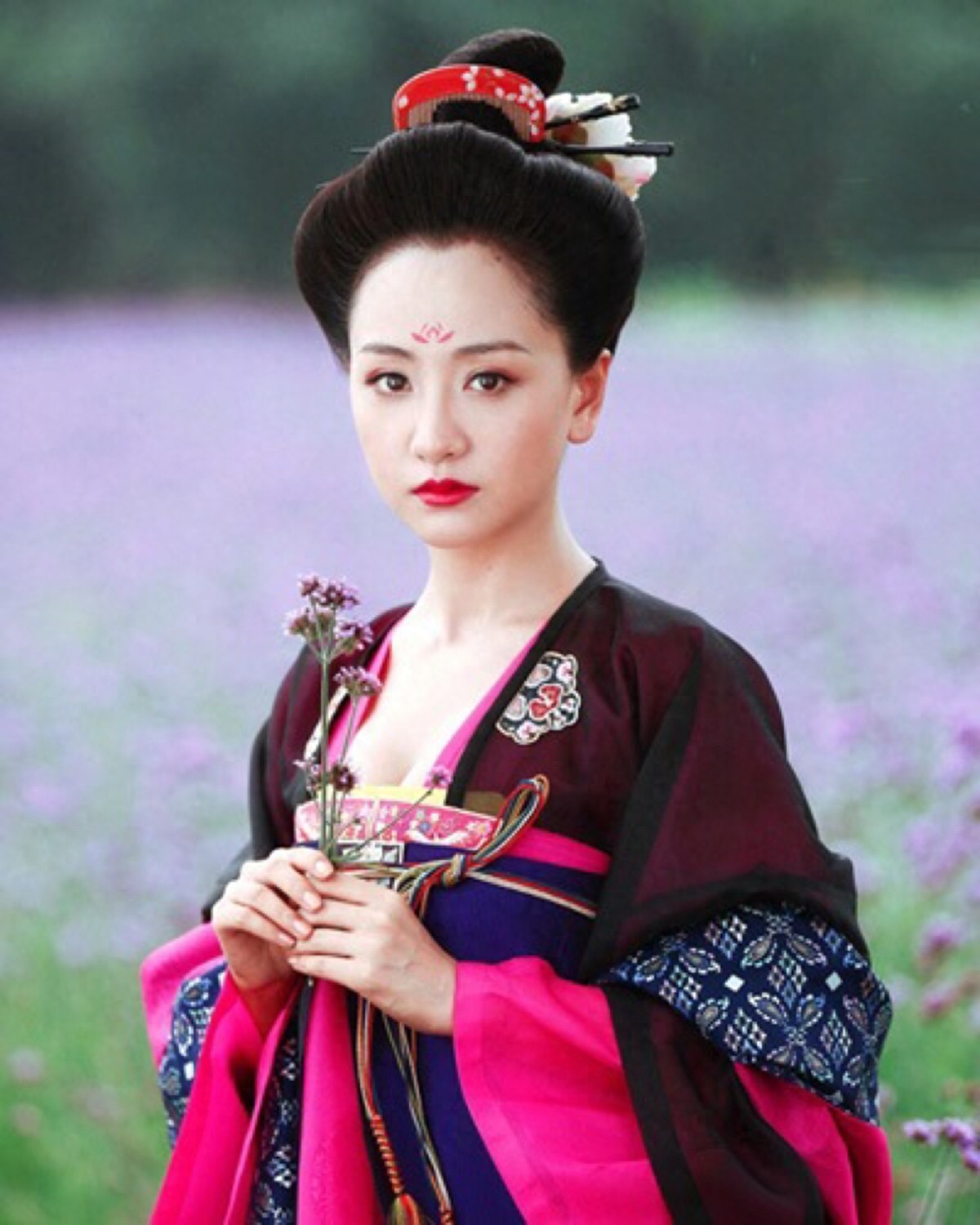 众女星穿“齐胸襦裙”谁才是最美？李小璐的网红脸竟也不违和！