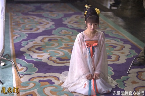 众女星穿“齐胸襦裙”谁才是最美？李小璐的网红脸竟也不违和！