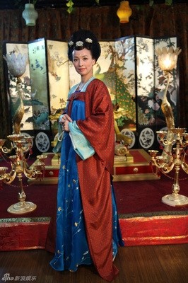 众女星穿“齐胸襦裙”谁才是最美？李小璐的网红脸竟也不违和！