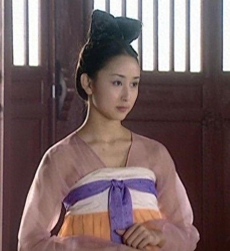 众女星穿“齐胸襦裙”谁才是最美？李小璐的网红脸竟也不违和！