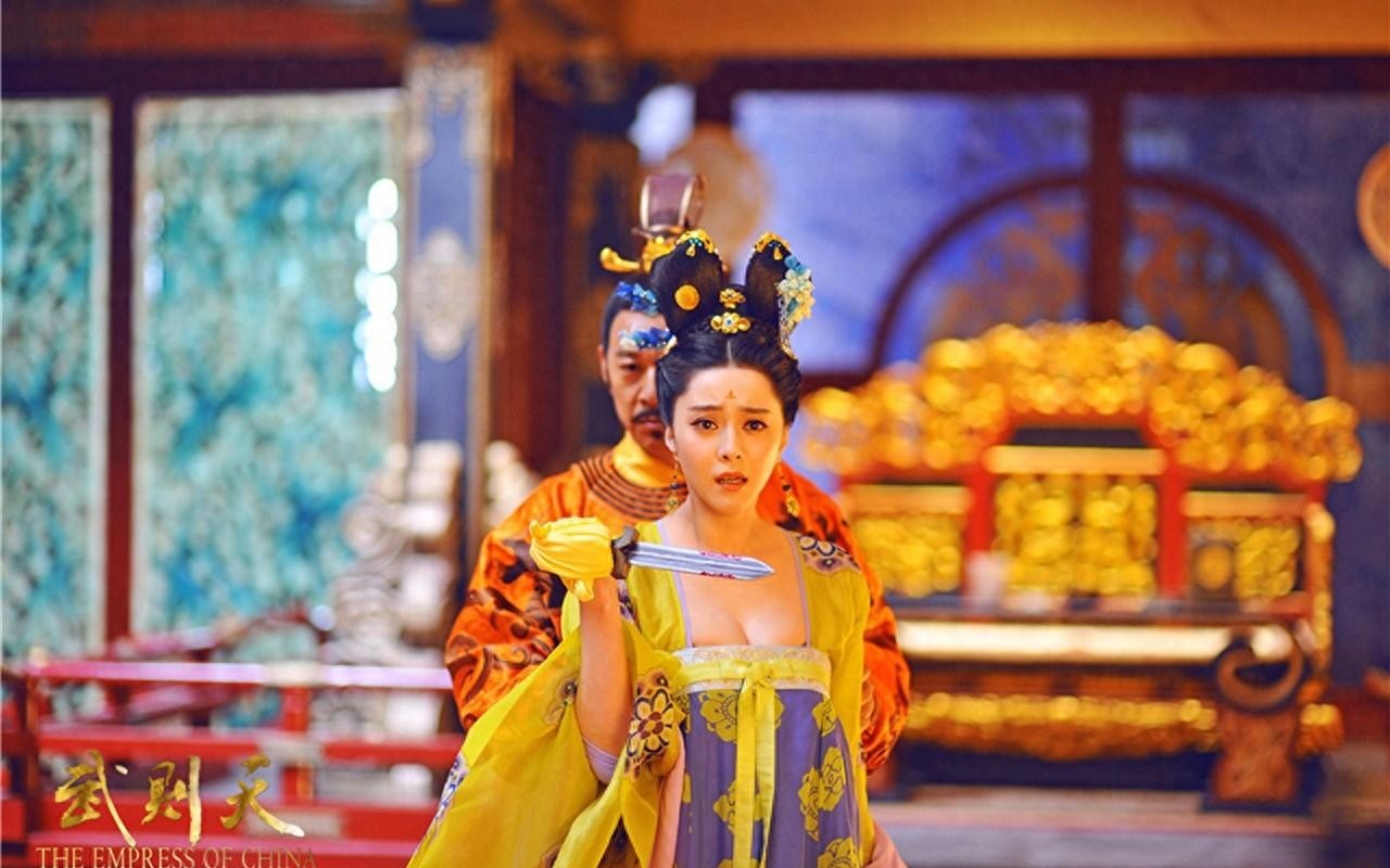 众女星穿“齐胸襦裙”谁才是最美？李小璐的网红脸竟也不违和！