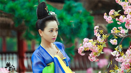 众女星穿“齐胸襦裙”谁才是最美？李小璐的网红脸竟也不违和！