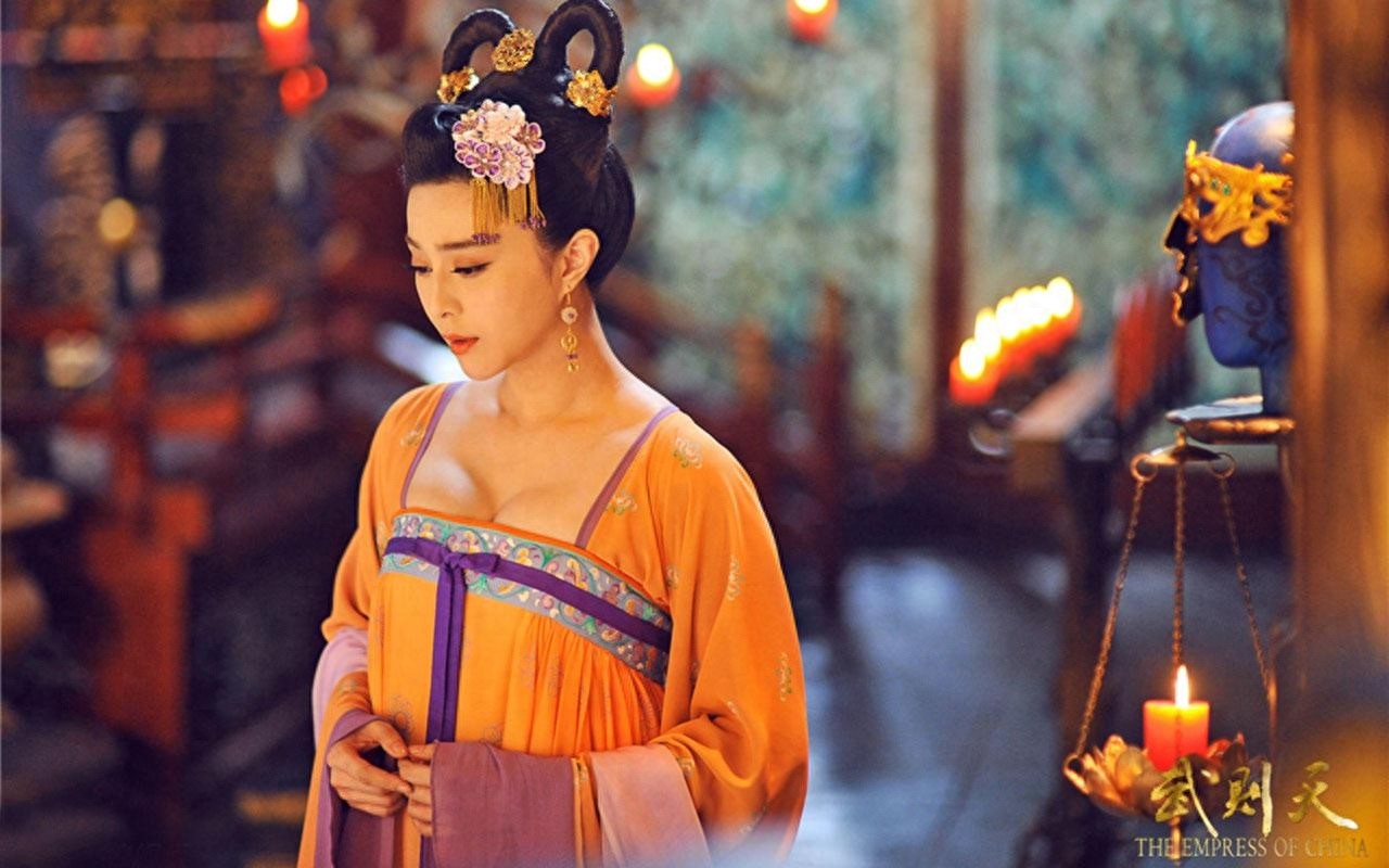 众女星穿“齐胸襦裙”谁才是最美？李小璐的网红脸竟也不违和！