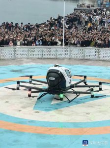 ​美国网红来深直播买华为手机、体验无人机外卖、收深圳校服
