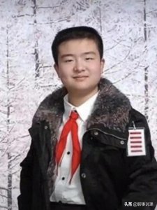 ​当年闻名全国的“五道杠少年”和“不屑弟”完全不同的人生路