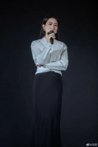 ​演员马苏回应“事业低谷期”：只要不下桌，就总能吃上饭