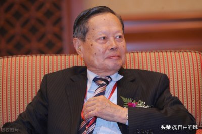 ​杨振宁用一生画了一个圆，为中国做出五大贡献