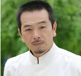 ​张晨光从80年代一路红到现在，67岁却被网友骂哭，他到底干了啥？