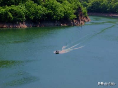 ​本溪关山湖景区高空玻璃栈道风光