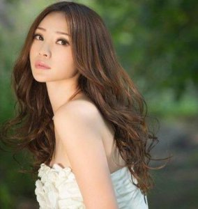 ​柳岩到底经历了什么 柳岩40岁还不结婚吗