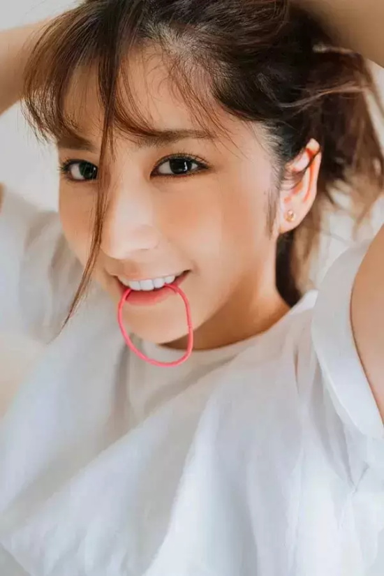岛国女演员七森莉莉写真分享，亿万宅男梦中情人！