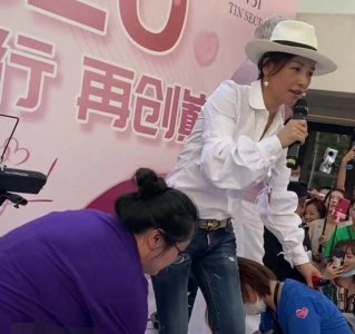 ​张庭的老公是谁(51岁张庭为60岁老公林瑞阳庆生，大秀恩爱，光脚出席活动太接