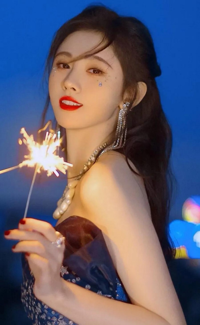 鞠婧祎出道前比赛照片（鞠婧祎前后对比）