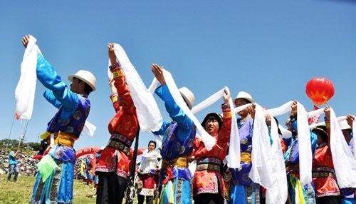 什么大会是蒙古族的节日,蒙古族的传统节日有哪些,他们居住在哪里?图2