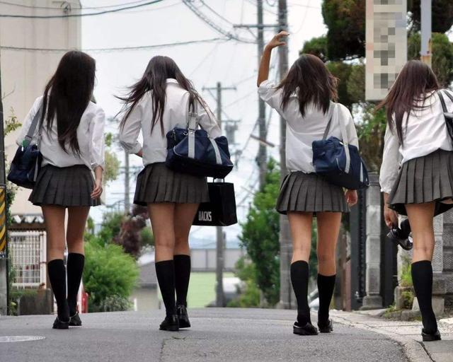 日本奇葩校服（盘点各国奇葩校服）(3)