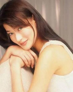 ​陈宝莲的凄凉人生，被母亲当成“摇钱树”，抛下满月儿子跳楼自杀