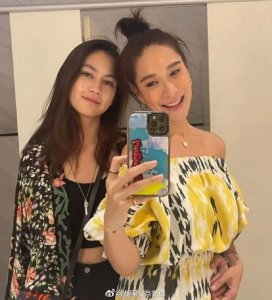​泰国当红女星Ploy公开“出柜”