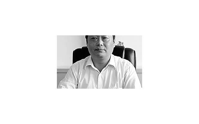牛仔裤小脚裤（衣橱里最不可少的小脚牛仔裤）